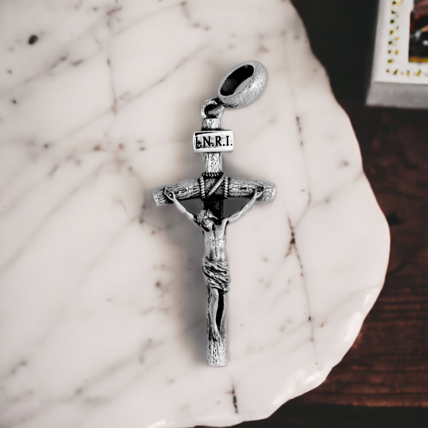 Cruz Católica de Plata