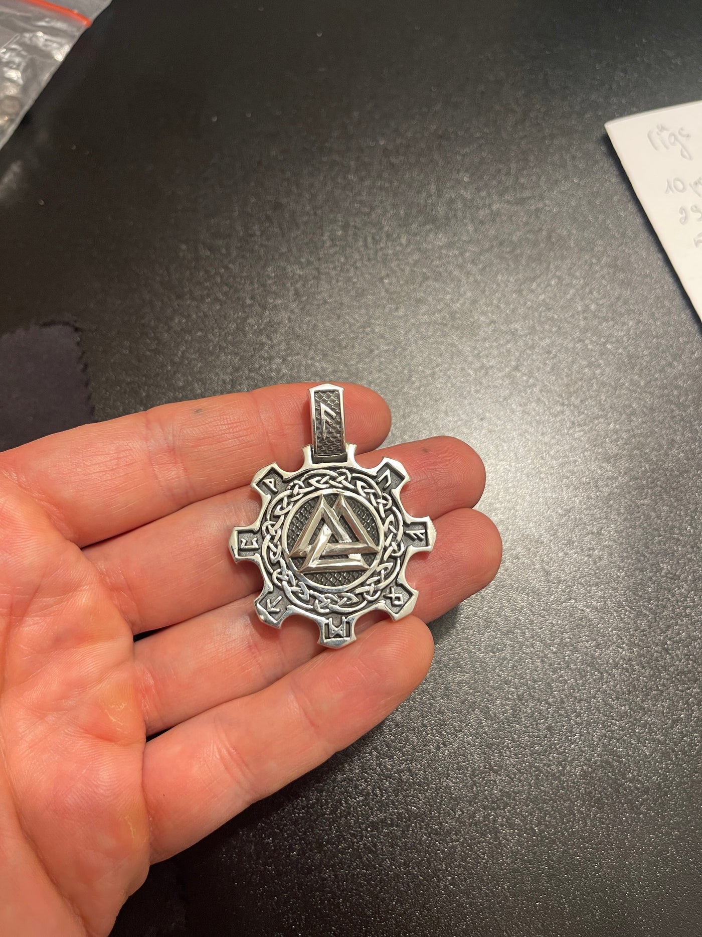 银色凯尔特吊坠