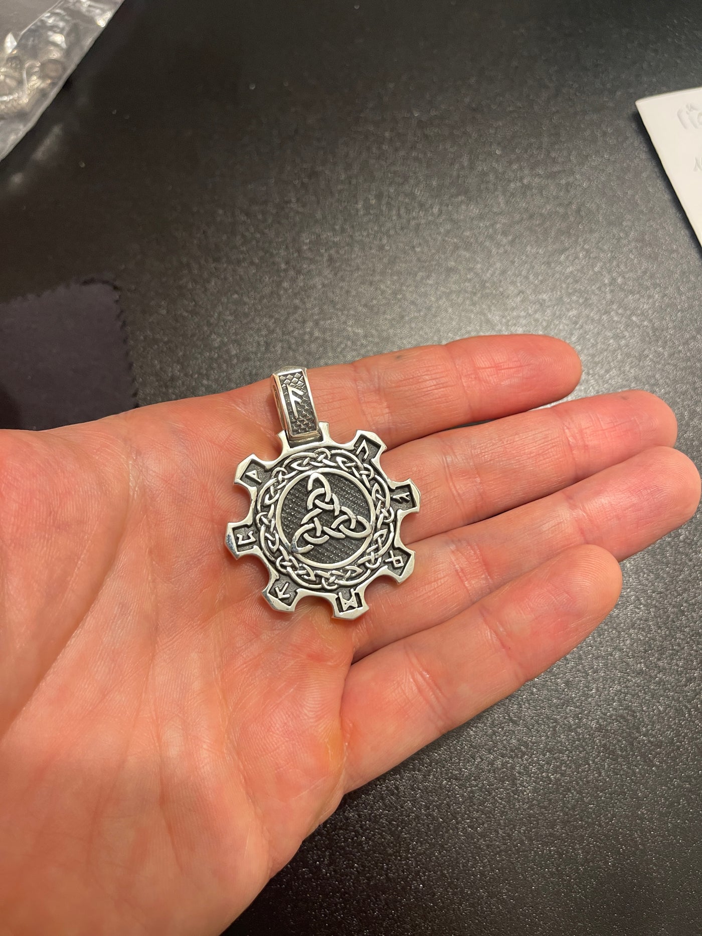 银色凯尔特吊坠