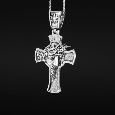 Cruz católica de plata.